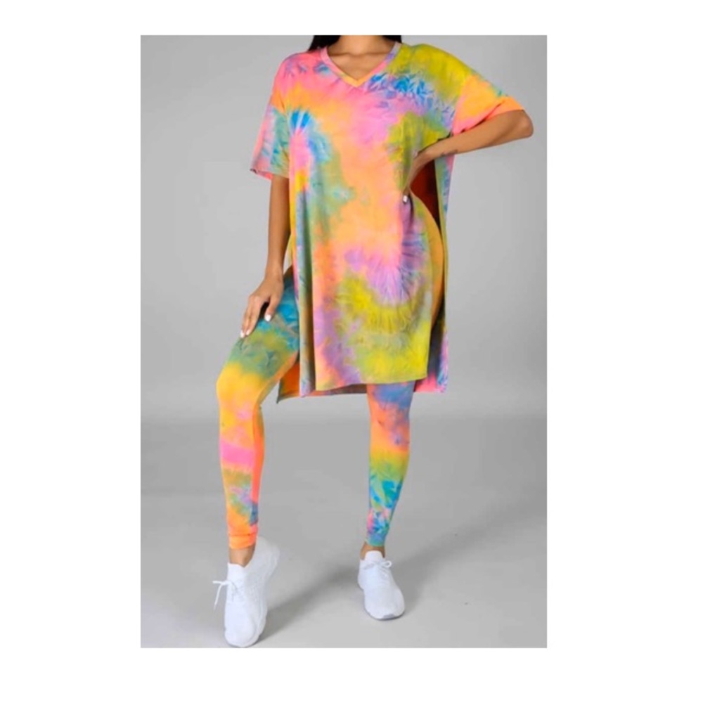 Woman’s matching tie die 2 pc set
